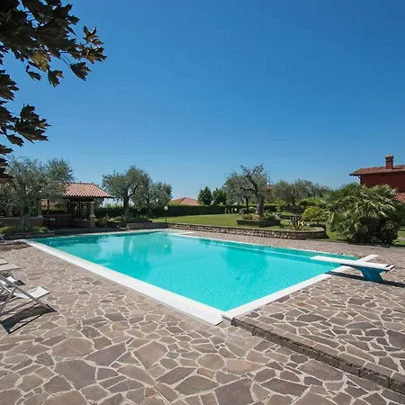 Villa Degli Ulivi *